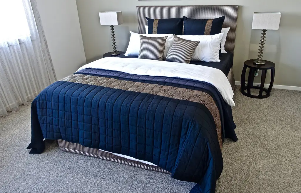 bed-1834916_1920.jpg
